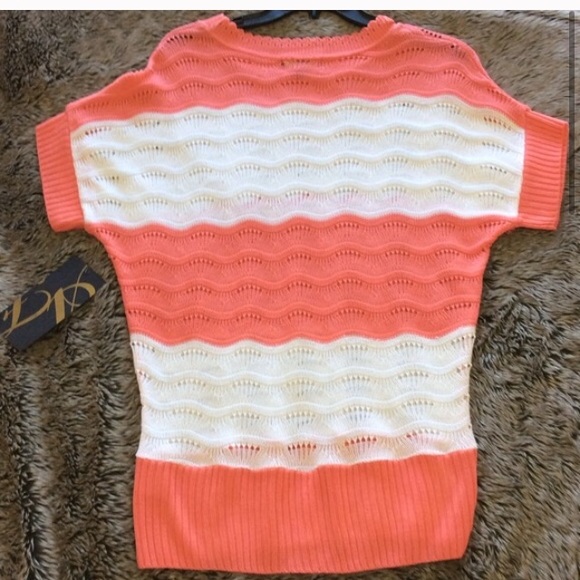 Absolutely Famous peach and white striped batwing sleeve knit blouse size small - Picture 3 of 3